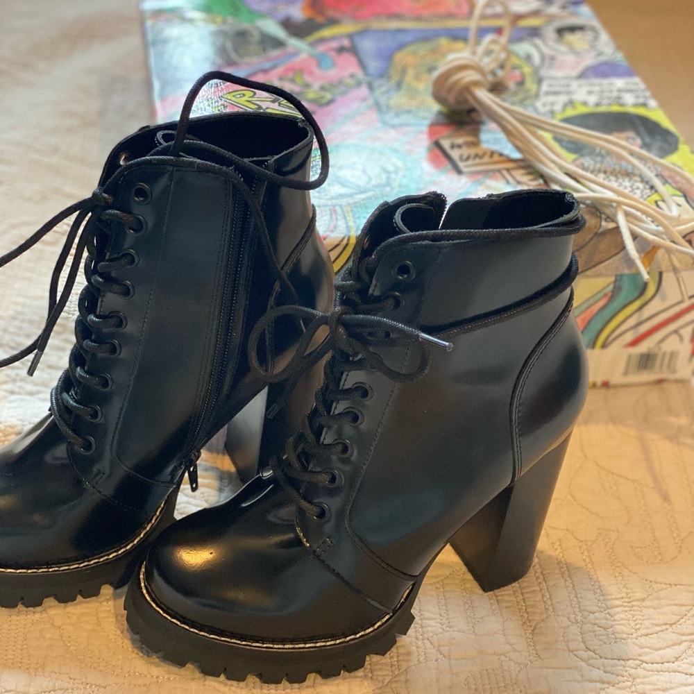 Jeffrey Campbell Legion. Heeled combat boot.